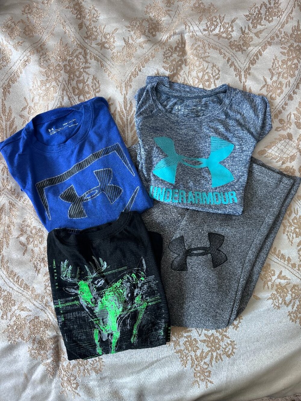 LOT OF 4 Under Armour Shirts YSM / YMD/ Sz6 + Pant Size 7
